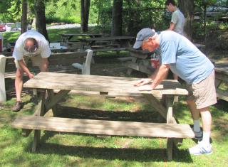 Volunteers help out at Astor on Mitzvah Day